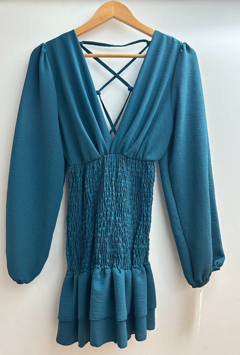 Robe courte uni noir disponible en rose bleu et beige voir les photos - Zeyna