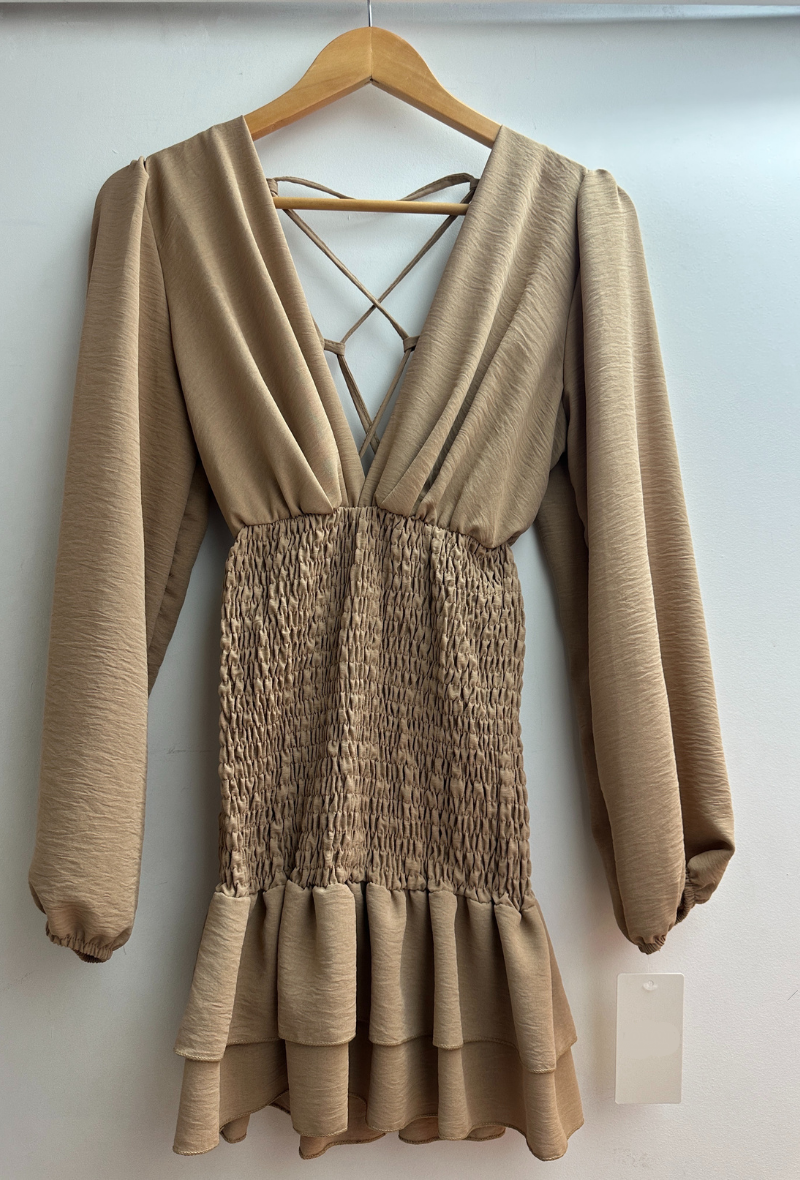 Robe courte uni noir disponible en rose bleu et beige voir les photos - Zeyna