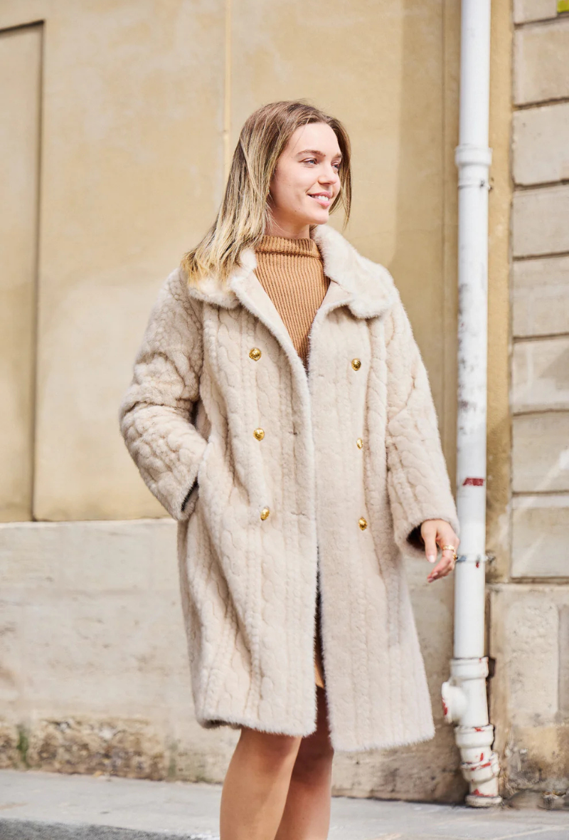 Manteau en fausse fourrure disponible aussi en marron - Victoria