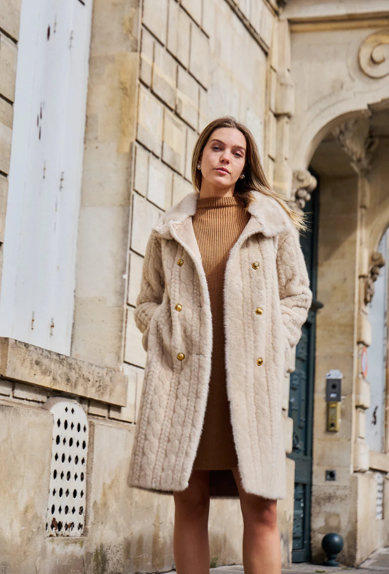 Manteau en fausse fourrure disponible aussi en marron - Victoria