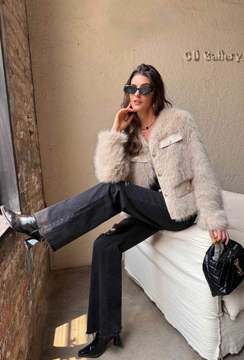 Pré-commande - Veste en fourrure disponible en beige, noir et blanc - Tamaris