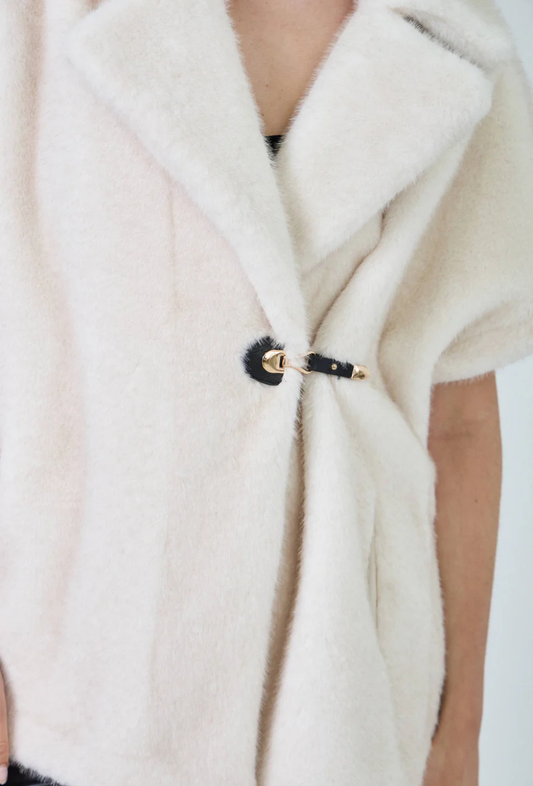 Gilet sans manches en fausse fourrure disponible en plusieurs couleurs - Isabella