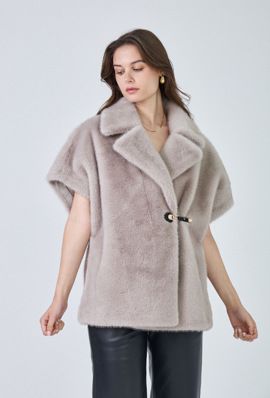 Gilet sans manches en fausse fourrure disponible en plusieurs couleurs - Isabella