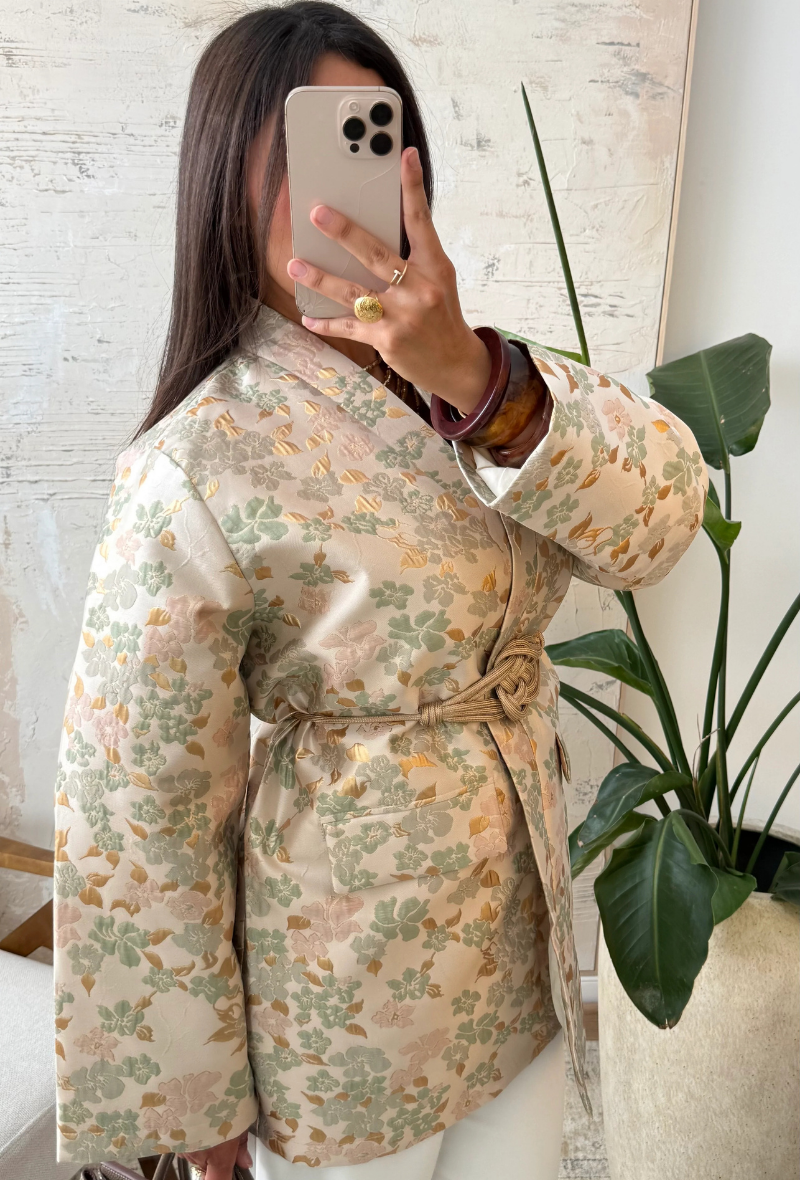 Veste mi-long hyper tendance à Paris déjà SOLD OUT - Kelly