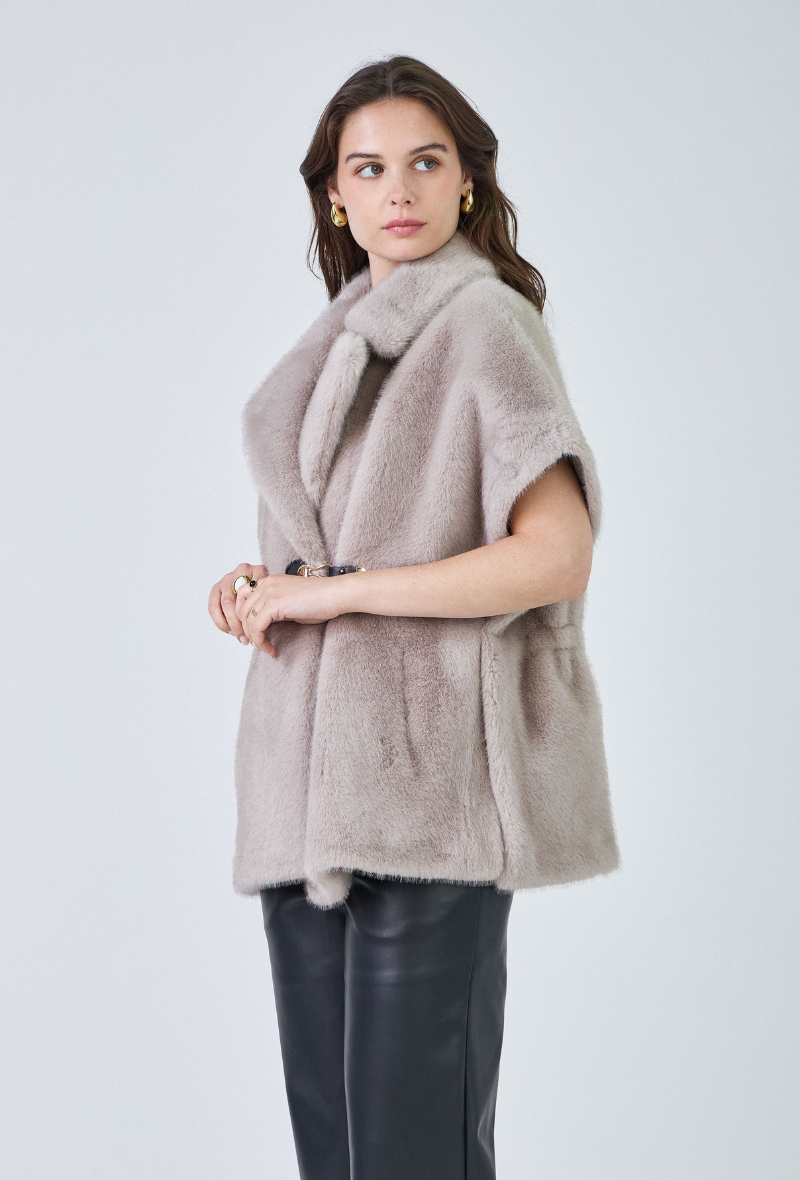 Gilet sans manches en fausse fourrure disponible en plusieurs couleurs - Isabella