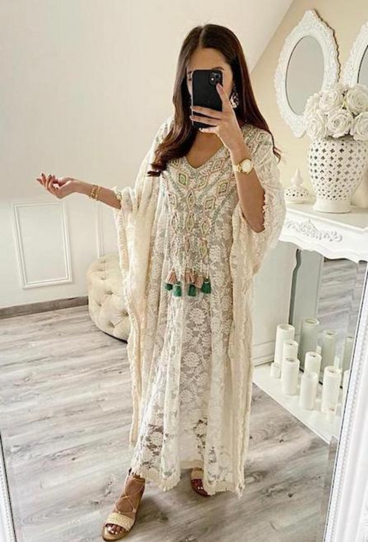 Robe avec une doublure intérieure et broderie en coton - Milla