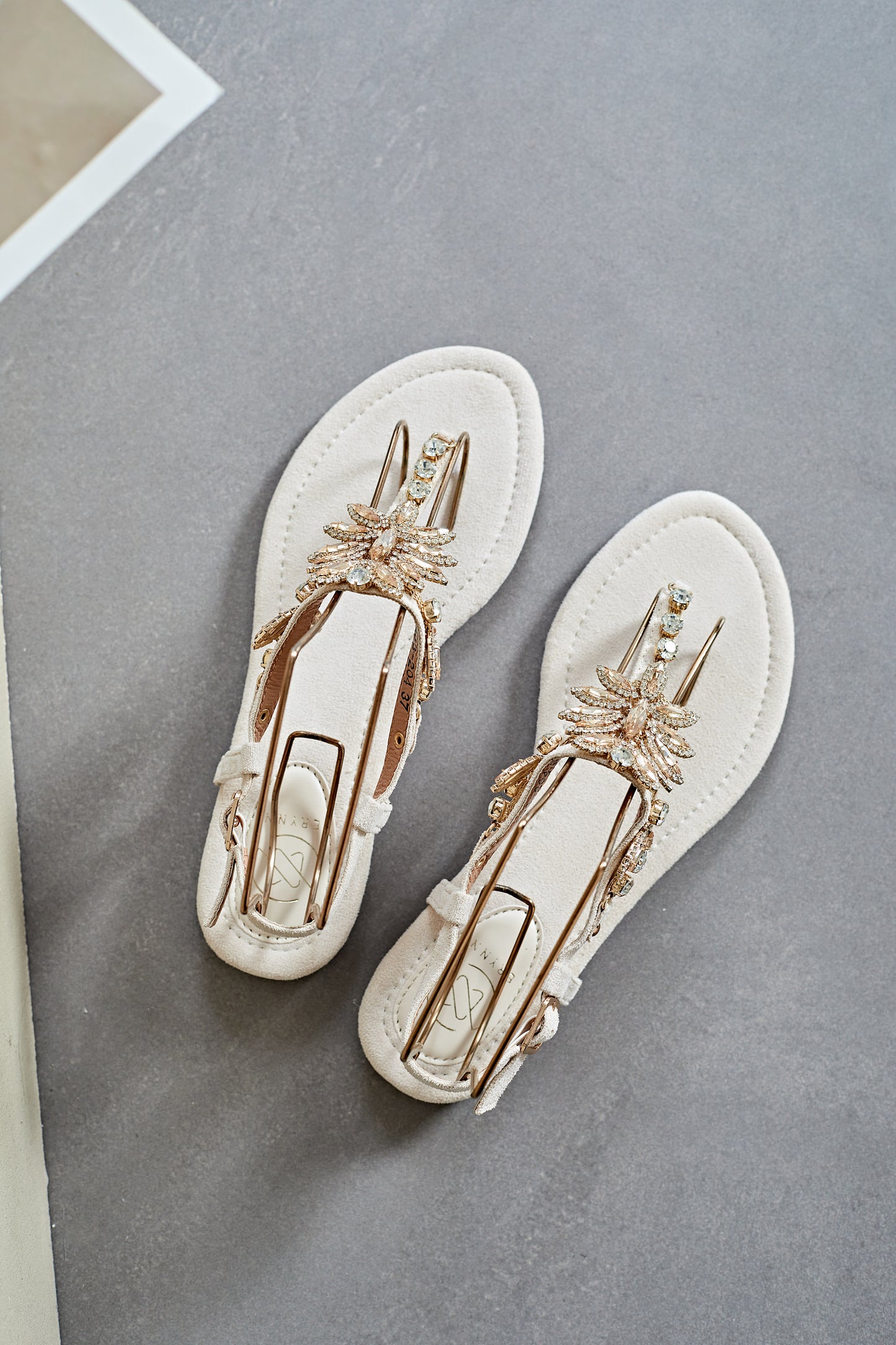 Sandales avec strass beige - Amélia