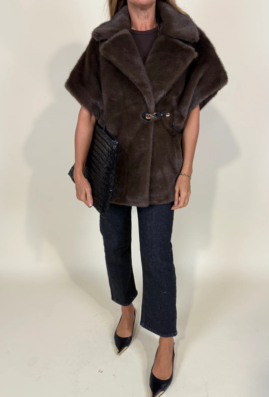 Gilet sans manches en fausse fourrure disponible en plusieurs couleurs - Isabella