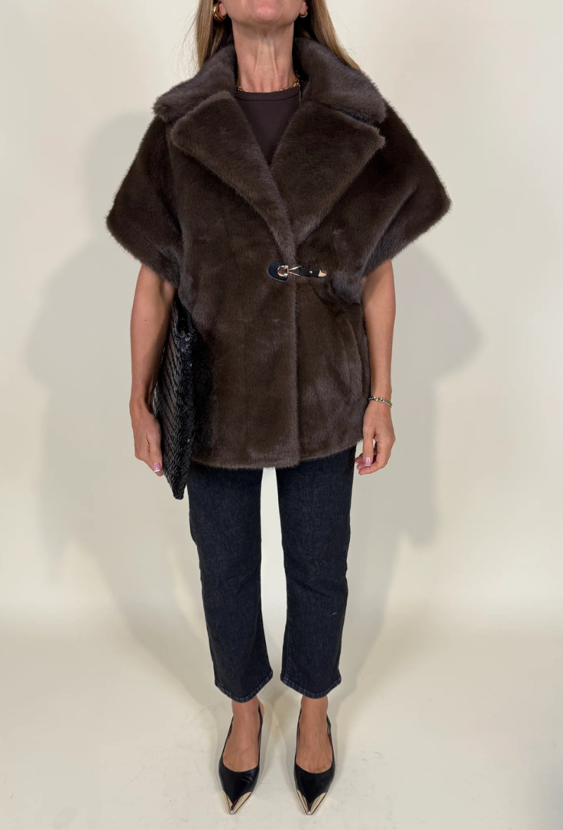 Gilet sans manches en fausse fourrure disponible en plusieurs couleurs - Isabella