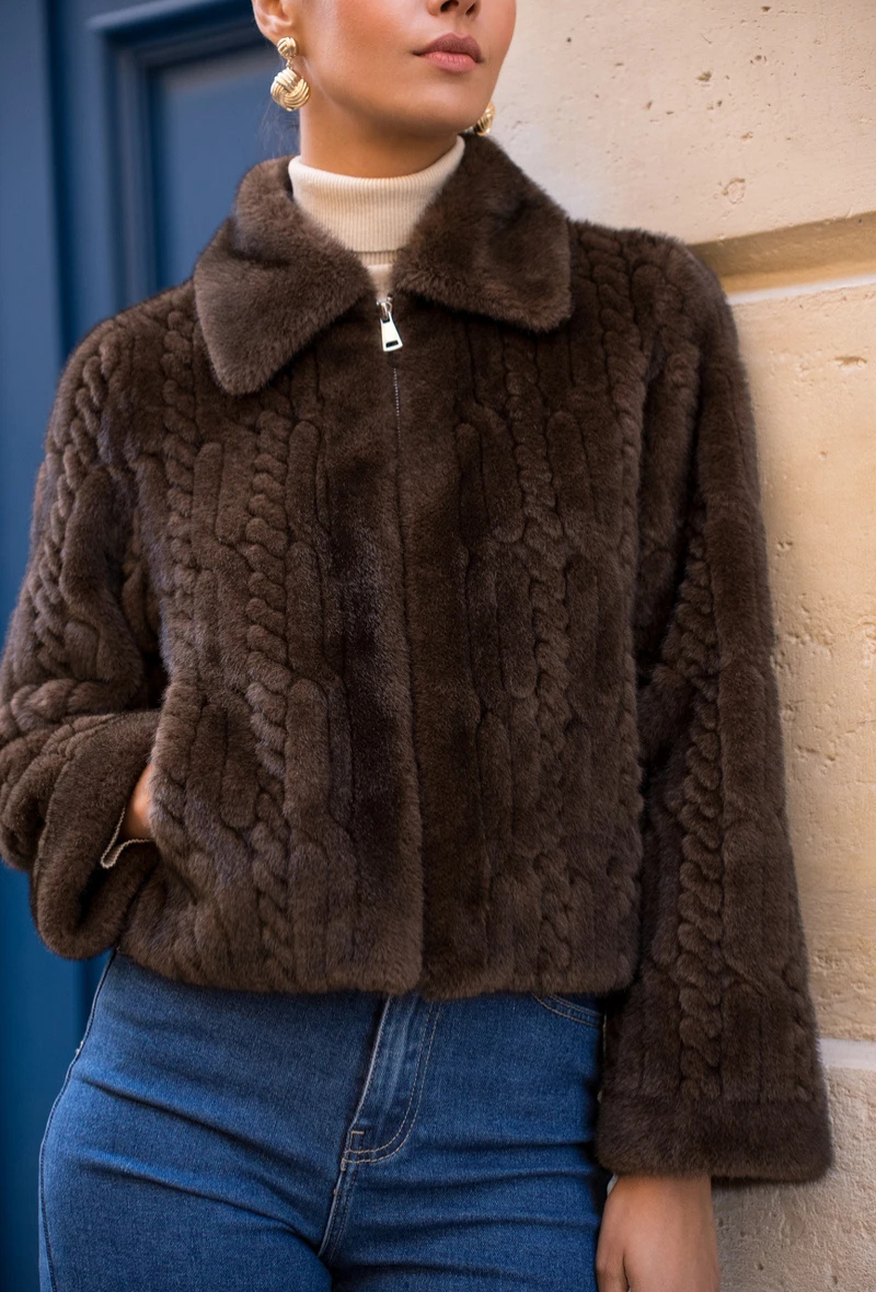 PRÉ-COMMANDE veste courte torsadée en fausse fourrure chocolat - Ésmé