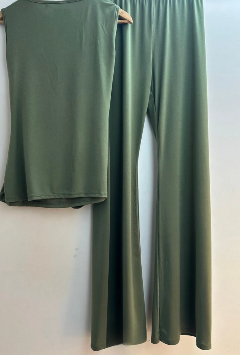 Ensemble uni avec broche sans manches et pantalon - Kaêla