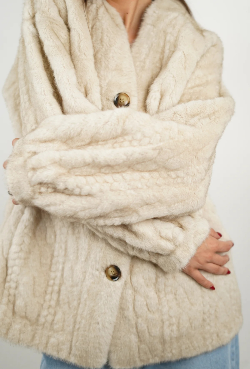 RÉASSORT exceptionnel sur le gilet en fourrure VEGAN - Ivana