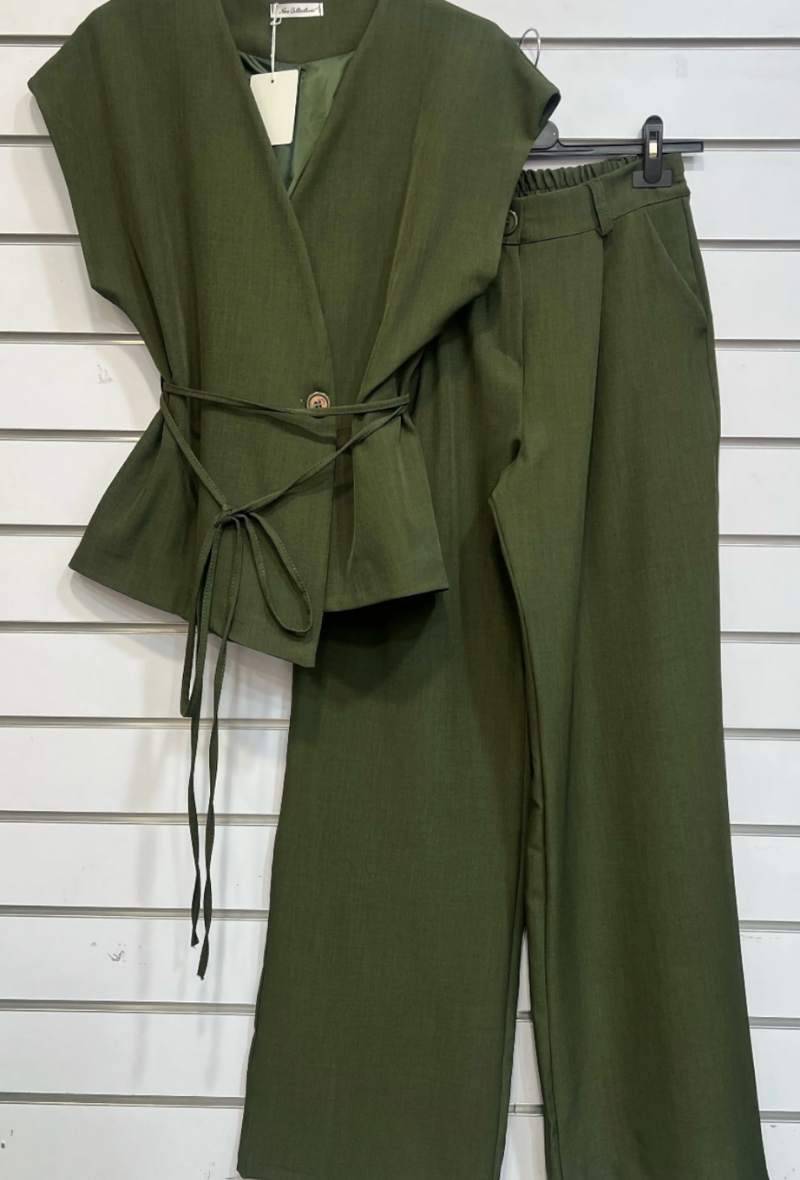 Ensemble tailleur disponible en plusieurs couleurs - Frida