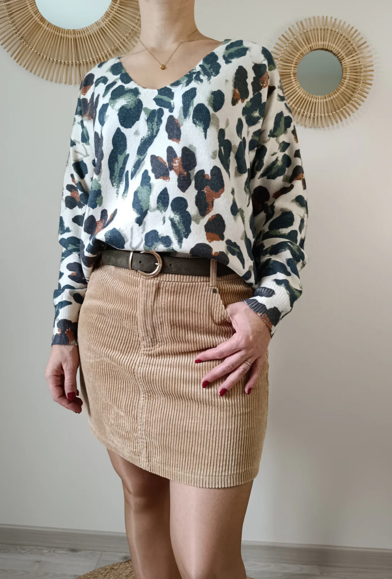 Pull col V chic et tendance à Paris - Paola