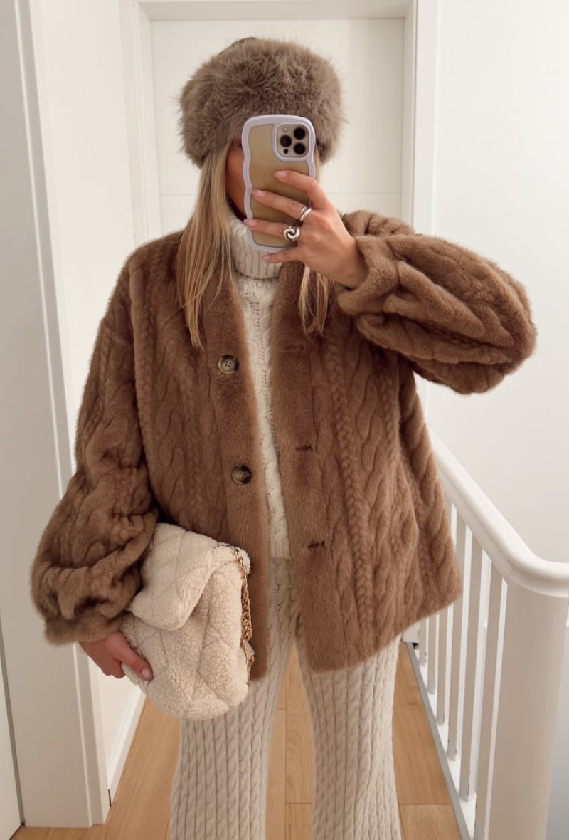 Gilet torsadé épais en fausse fourrure camel - Lola