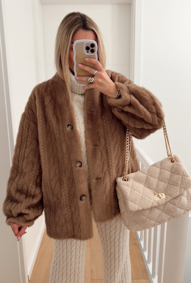 Gilet torsadé épais en fausse fourrure camel - Lola