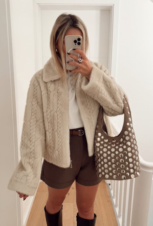 PRÉ-COMMANDE veste courte torsadée en fausse fourrure - Ésmé