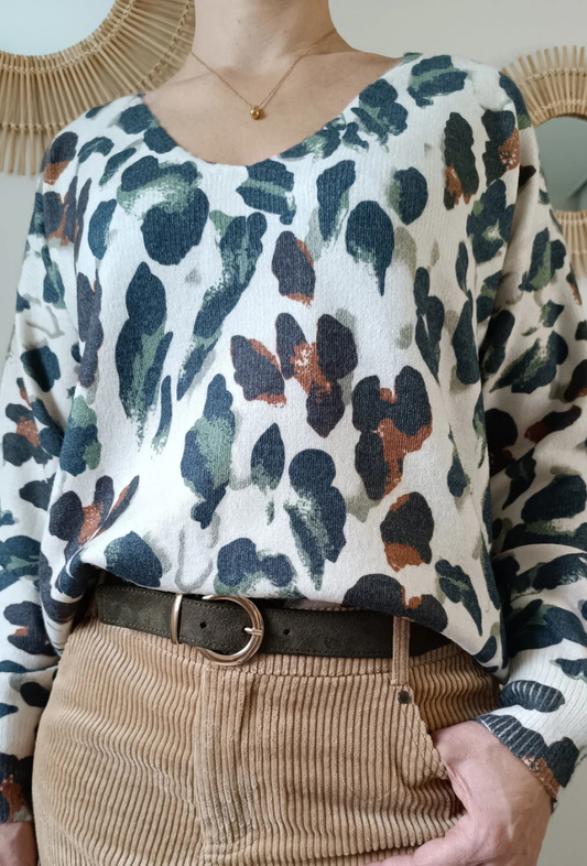 Pull col V chic et tendance à Paris - Paola