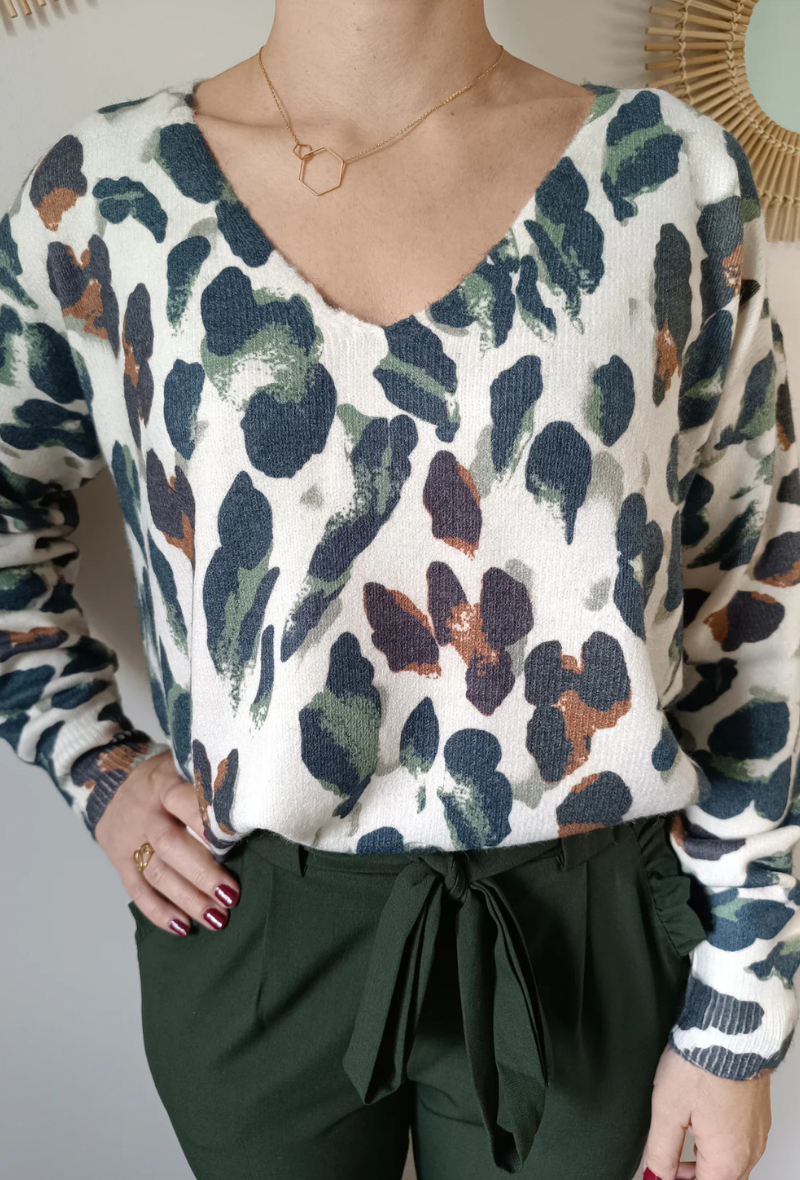 Pull col V chic et tendance à Paris - Paola