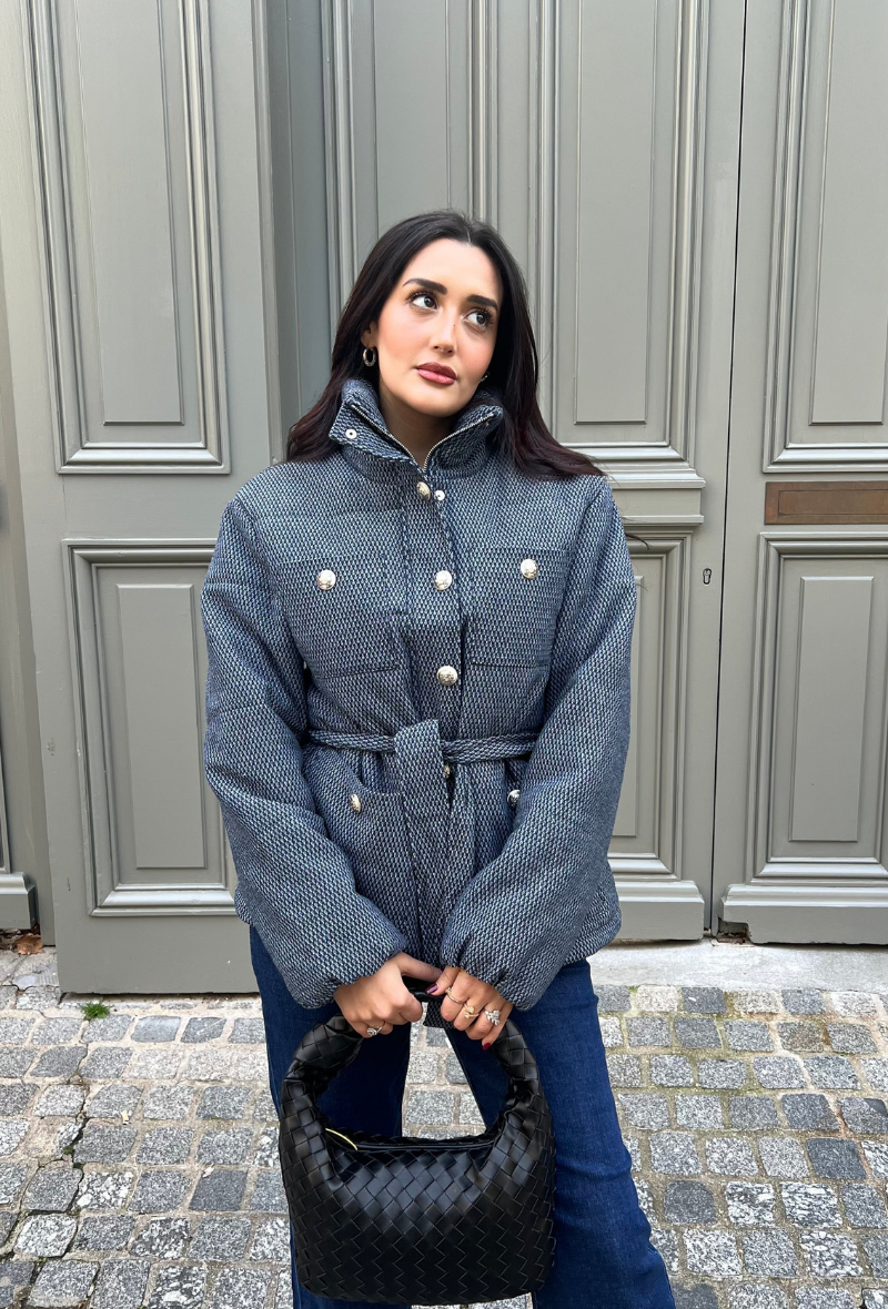 Doudoune bleue avec col montant et ceinture à nouer - Amira