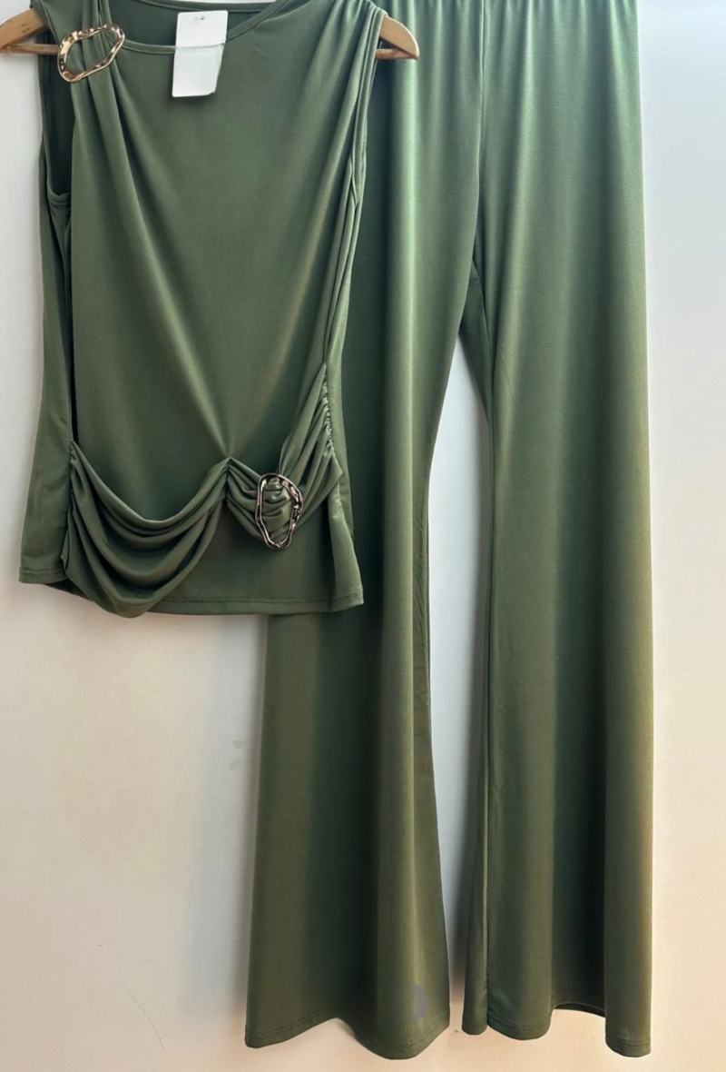 Ensemble uni avec broche sans manches et pantalon - Kaêla